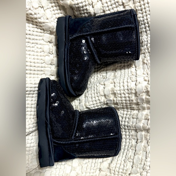 UGG Toddler Classic Short Chunky Sequin Pull-On Booties - Picture 6 of 8